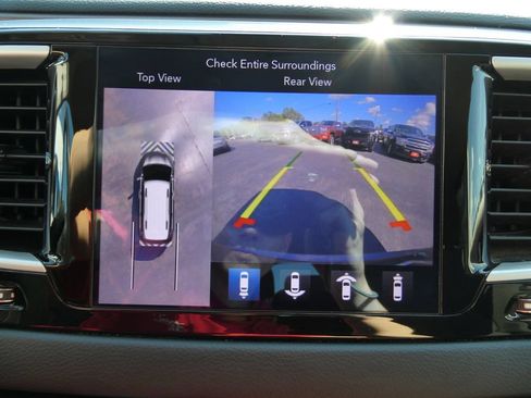 Used 2019 Chrysler Pacifica Touring Plus w/ Advanced Safetytec Group FWD image 33