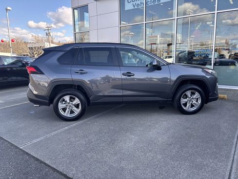 Used 2025 Toyota RAV4 XLE AWD/4WD image 8