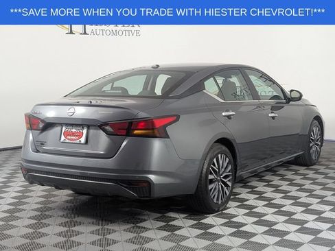 Used 2025 Nissan Altima 2.5 SV FWD image 9