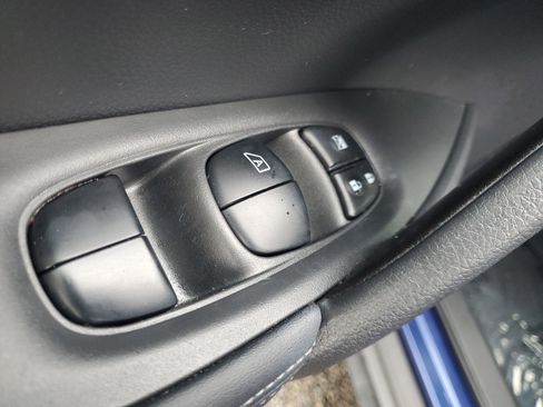 Certified 2019 Nissan Rogue SV image 15