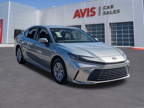 Used 2025 Toyota Camry LE image 3