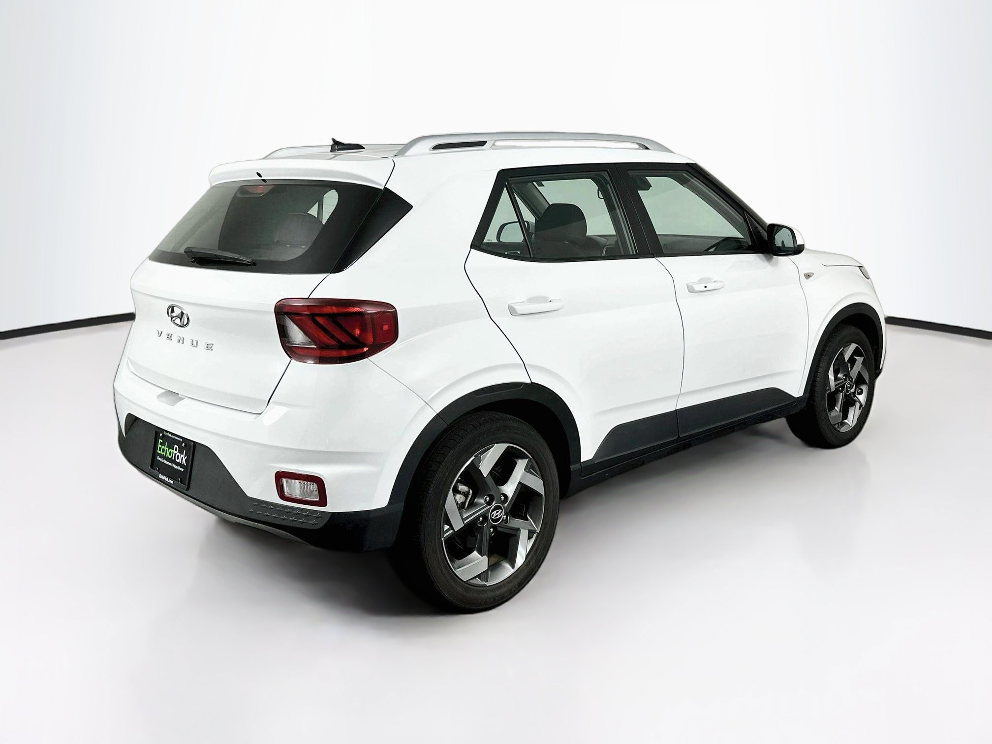 Used 2025 Hyundai Venue SEL FWD image 9