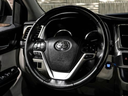 Used 2018 Toyota Highlander XLE w/ Protection Package #3 AWD/4WD image 15