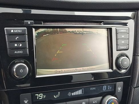 Used 2018 Nissan Rogue SV image 18