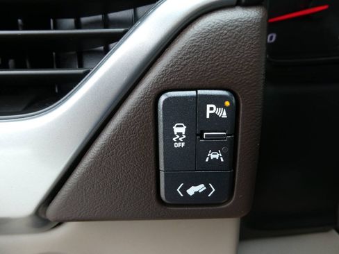 Used 2017 Chevrolet Tahoe Premier AWD/4WD image 25