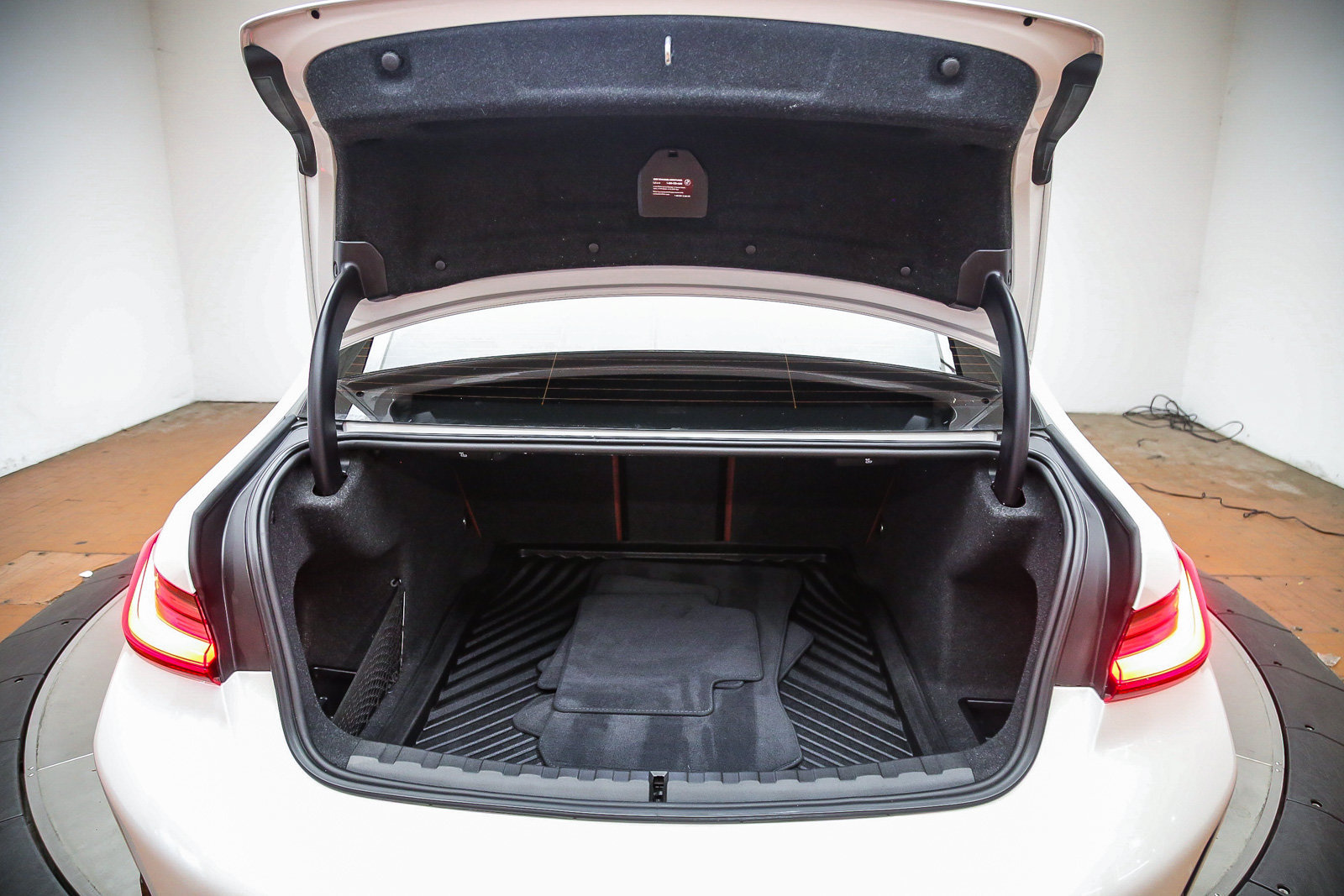 Certified 2025 BMW 330i Sedan w/ M Sport Package RWD image 26