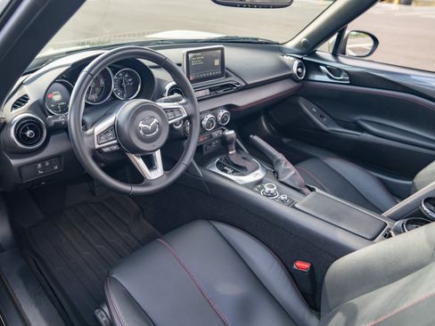 Used 2017 MAZDA MX-5 Miata RF Grand Touring RWD image 4