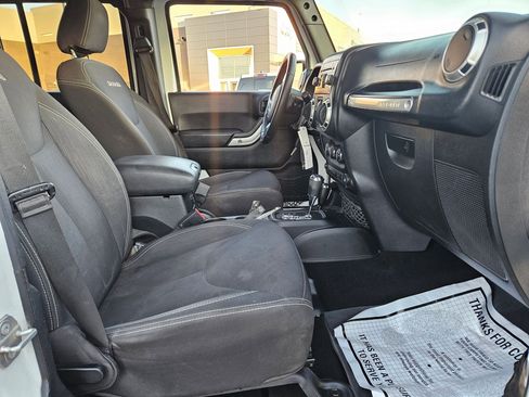 Used 2018 Jeep Wrangler Unlimited Sahara image 19