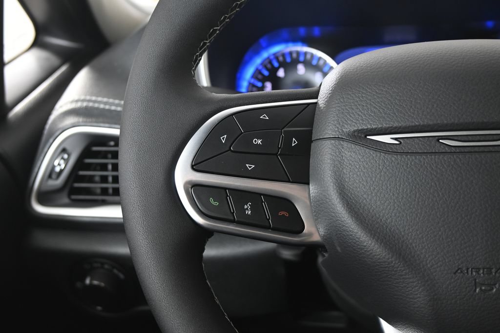 New 2027 Chrysler Pacifica Select AWD/4WD image 37