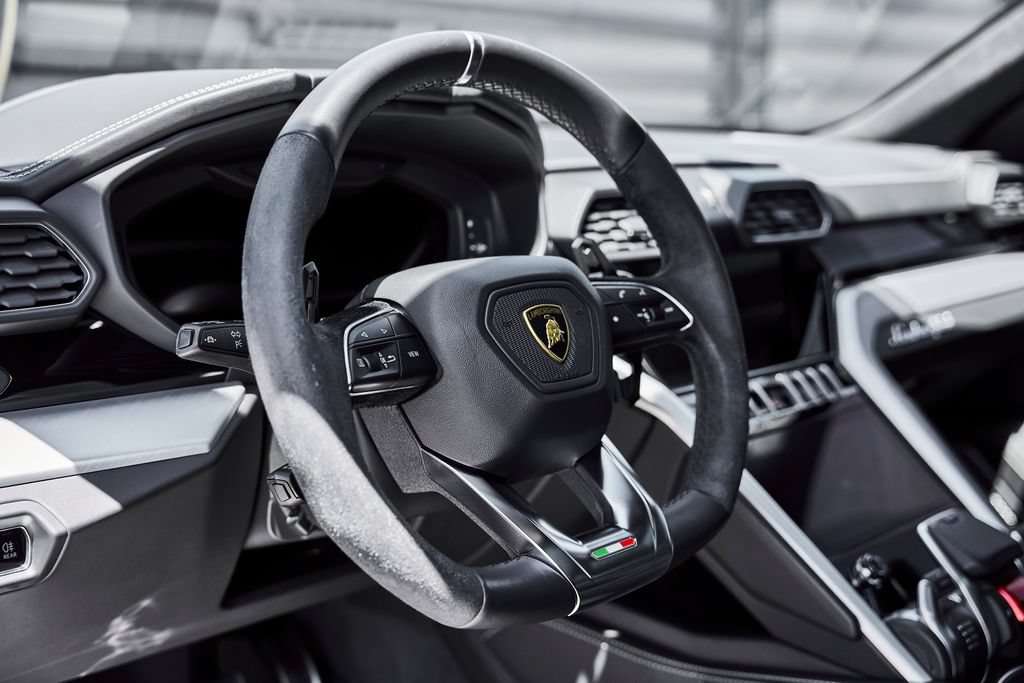 Used 2022 Lamborghini Urus AWD/4WD image 37