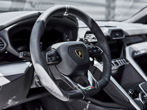Used 2022 Lamborghini Urus AWD/4WD image 37