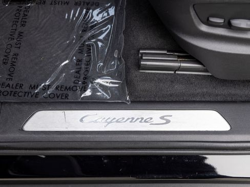 Certified 2022 Porsche Cayenne S AWD/4WD image 28