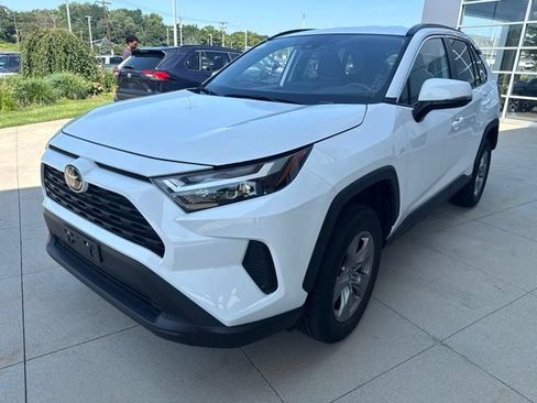 Used 2025 Toyota RAV4 XLE AWD/4WD image 3
