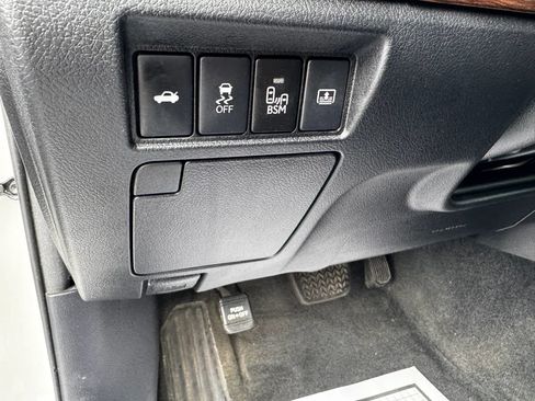 Used 2013 Toyota Avalon Limited w/ Technology Pkg FWD image 23