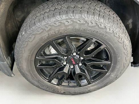 Used 2024 GMC Sierra 1500 Elevation image 11