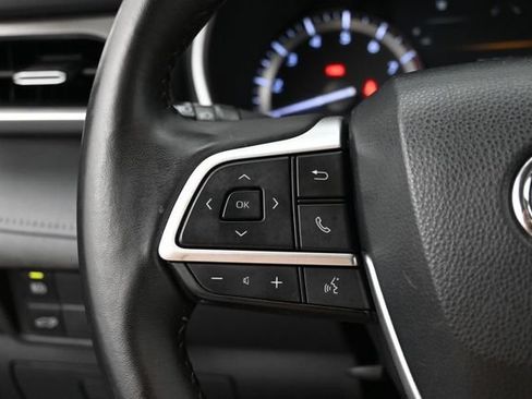 Used 2022 Toyota Highlander XLE AWD/4WD image 23