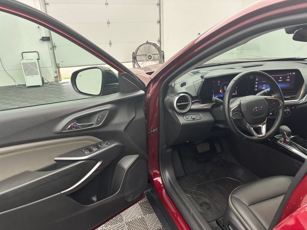 Used 2024 Chevrolet Trax ACTIV w/ Driver Confidence Package FWD image 16