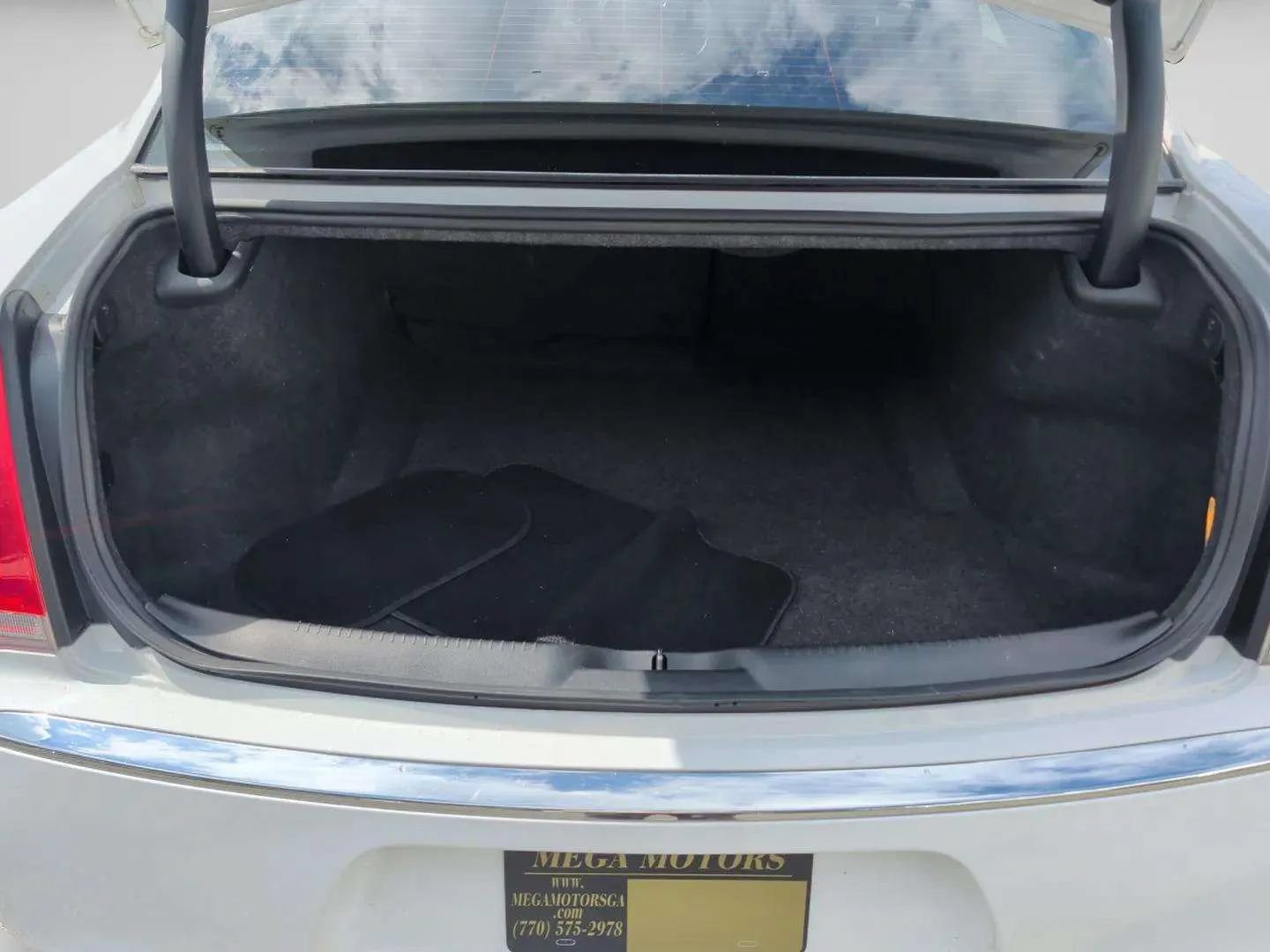 Used 2021 Chrysler 300 Touring RWD image 32