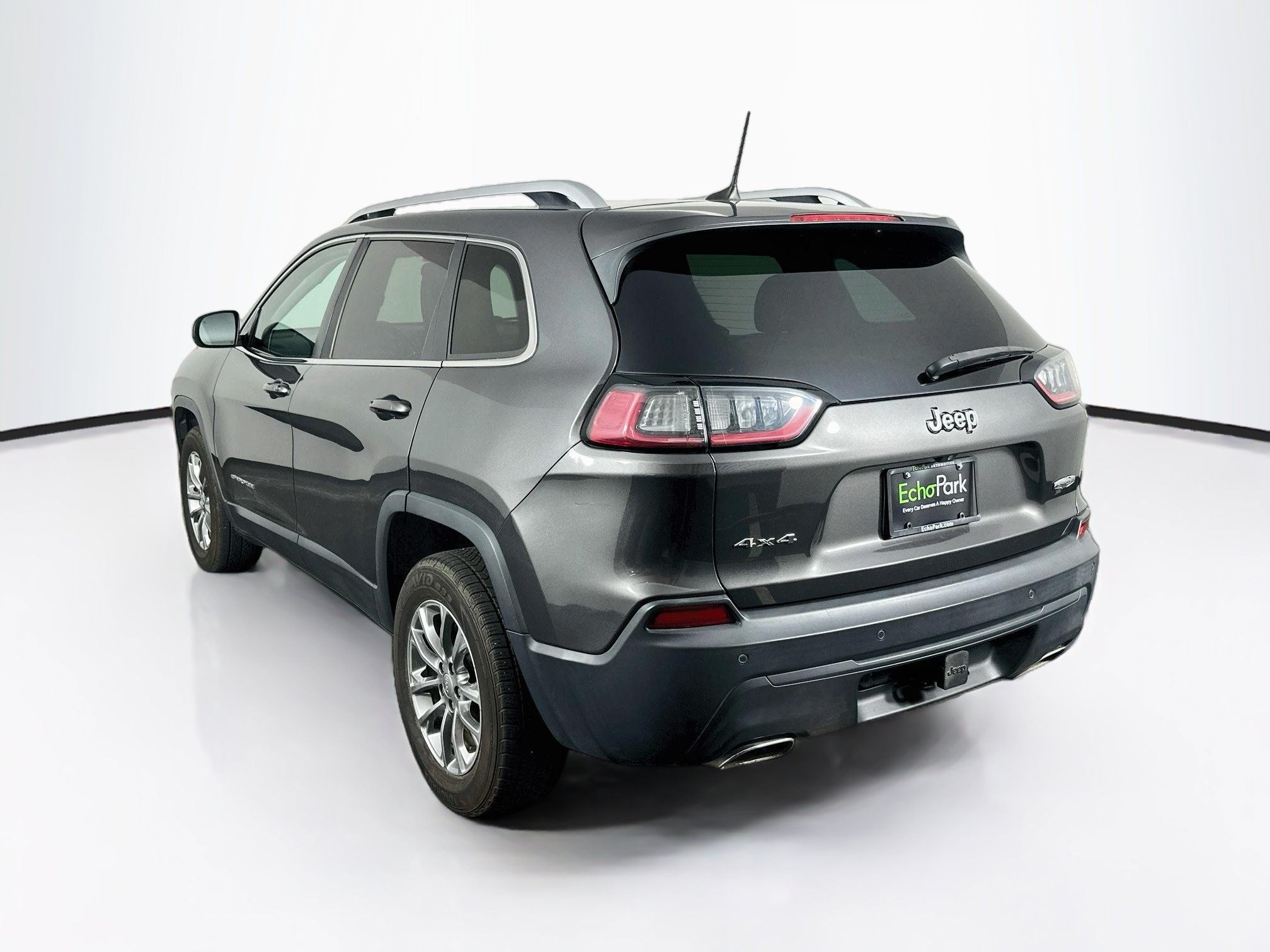 Used 2019 Jeep Cherokee Latitude Plus w/ Cold Weather Group AWD/4WD image 5