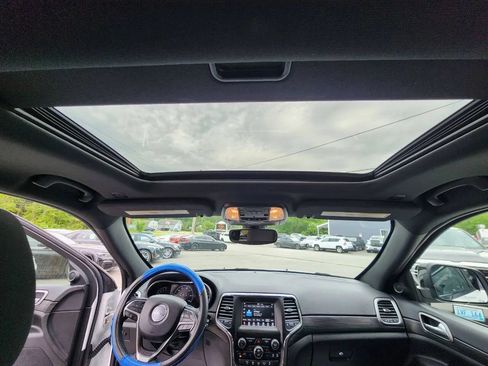 Used 2019 Jeep Grand Cherokee Laredo AWD/4WD image 20