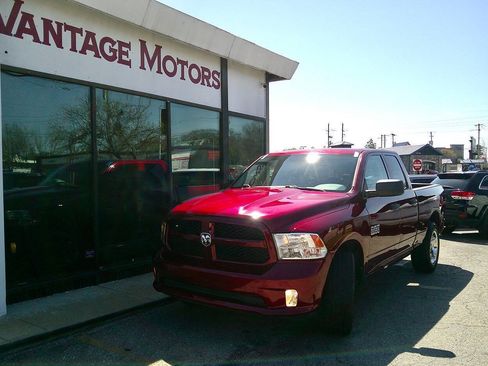 Used 2017 RAM 1500 Express RWD image 1