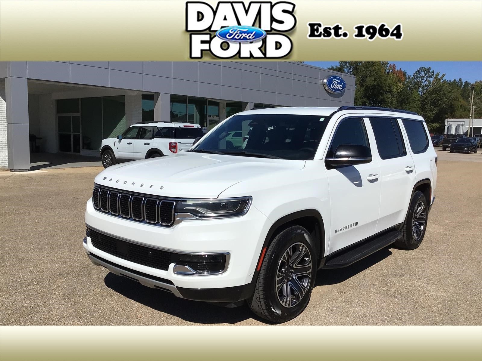 Used 2024 Jeep Wagoneer Series II w/ Flexible Seating Group AWD/4WD image 1