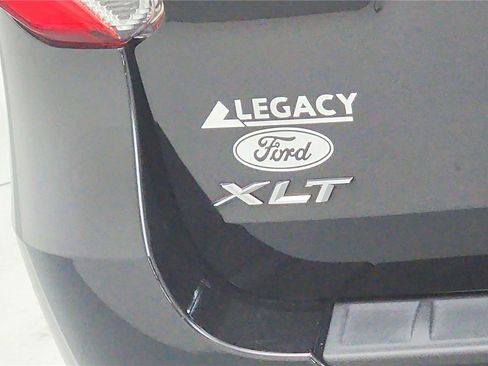 Used 2023 Ford Explorer XLT image 31