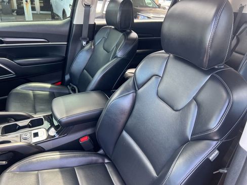 Used 2025 Kia Telluride S AWD/4WD image 5