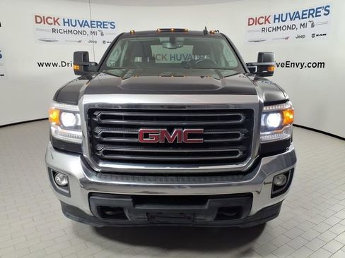 Used 2017 GMC Sierra 2500 SLE w/ HD SLE Preferred Plus Package AWD/4WD image 2