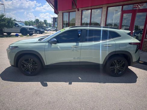 Used 2024 Chevrolet Trax ACTIV w/ Sunroof Package FWD image 9