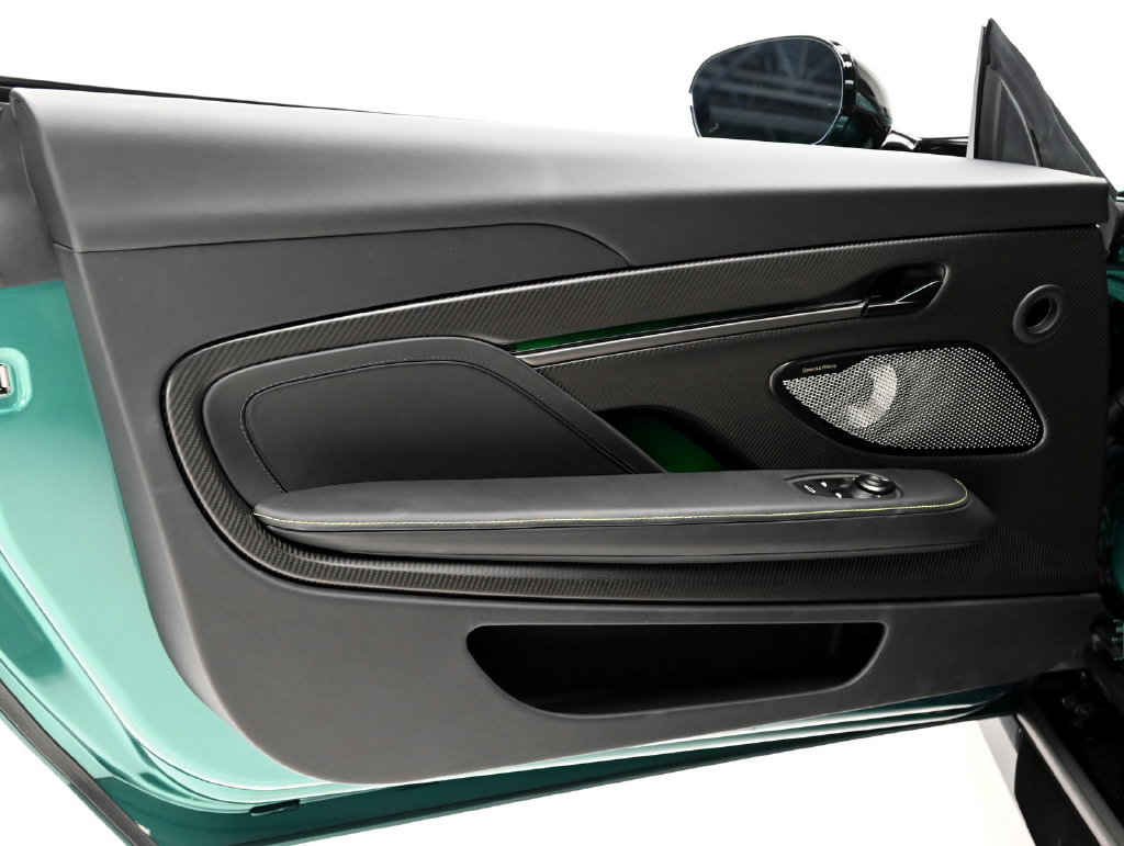 Used 2025 Aston Martin Vanquish RWD image 18