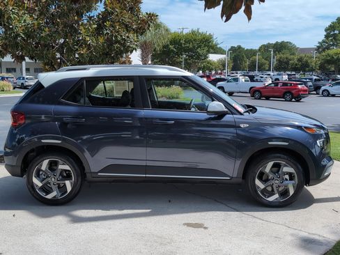 Used 2026 Hyundai Venue SEL FWD image 11