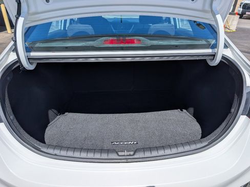 Used 2022 Hyundai Accent Limited image 9