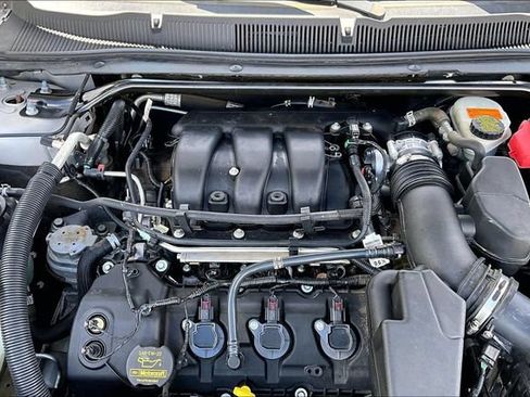 Used 2013 Ford Taurus Limited FWD image 33