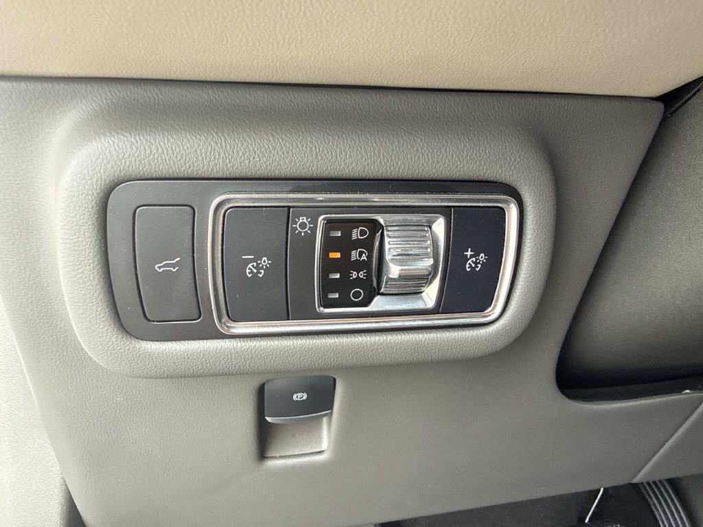 Used 2024 Lincoln Nautilus Premier AWD/4WD image 32