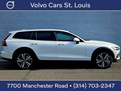 New 2026 Volvo V60 B5 Cross Country Plus w/ Climate Package