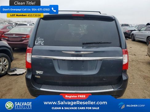 Used 2014 Chrysler Town & Country Touring FWD image 8