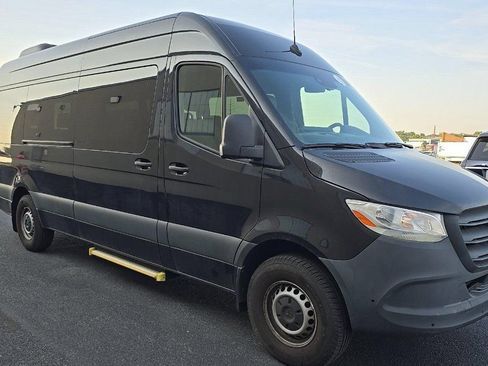 Used 2023 Mercedes-Benz Sprinter 2500 image 2
