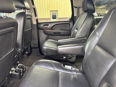 Used 2013 Chevrolet Suburban LTZ image 11