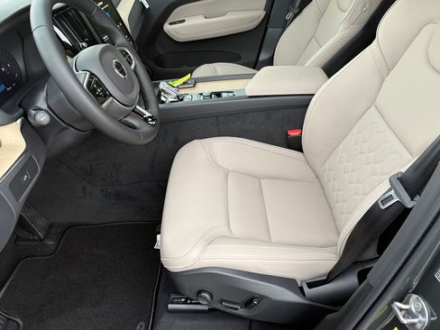 New 2026 Volvo XC60 B5 Plus w/ Protection Package Premier image 20