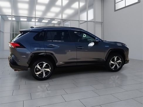 Used 2021 Toyota RAV4 SE image 9