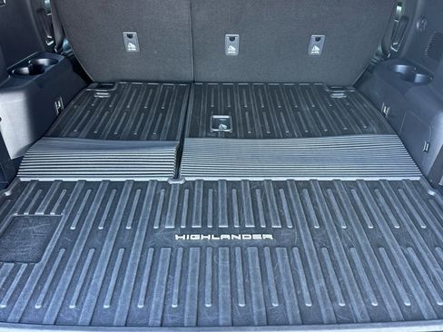 Used 2021 Toyota Highlander XLE image 15