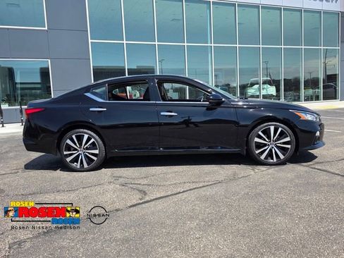 Certified 2020 Nissan Altima 2.5 Platinum AWD/4WD image 2