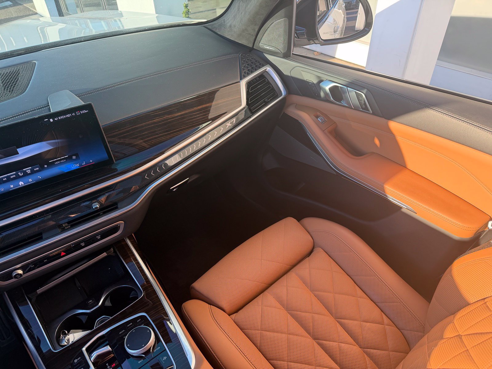 Used 2024 BMW X7 xDrive40i w/ M Sport Package AWD/4WD image 7