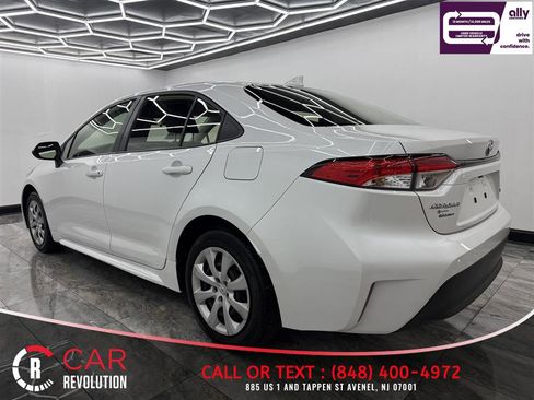 Used 2023 Toyota Corolla LE FWD image 4