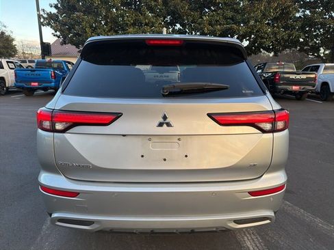 Used 2024 Mitsubishi Outlander SE Black Edition image 4