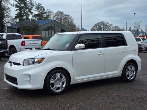 Used 2015 Scion xB image 1