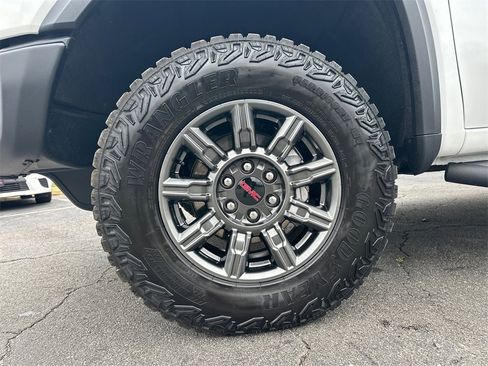 Used 2025 GMC Sierra 1500 AT4X image 12