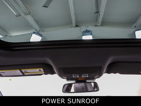 Used 2018 Jaguar F-PACE R-Sport image 21