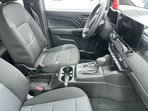 Used 2024 Chevrolet Colorado W/T image 11